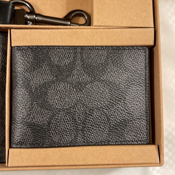 1 DAY DEAL! COACH | Men’s Wallet. Gift Set, Coach Box, & Store Bag. Gift ready! - Picture 8 of 11